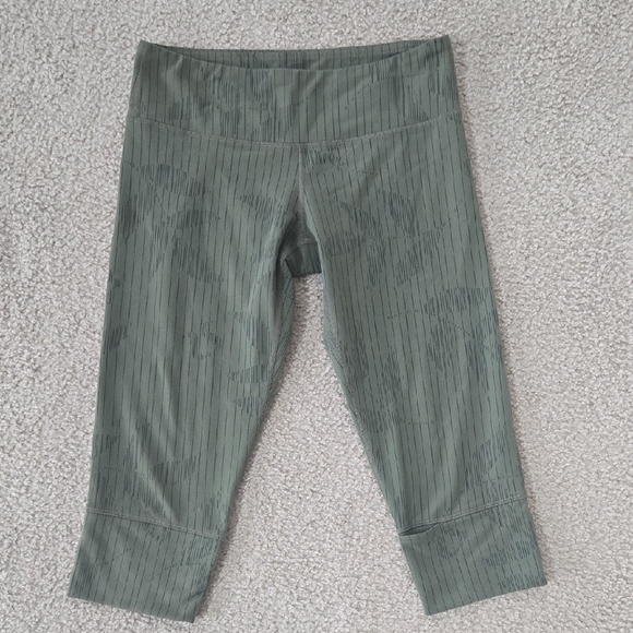 Lululemon Stripe And Leaf Olive Green Cropped Leggings Size 8 RARE - Picture 1 of 8
